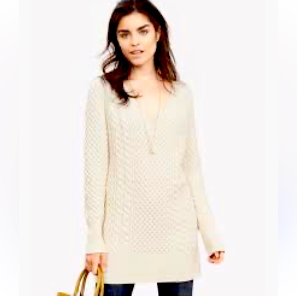 NWOT BANANA REPUBLIC CABLE-KNIT DEEP VEE TUNIC